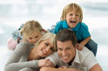 счастливая-семья-дети-и-родители